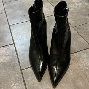 Zara zippered heel ankle boots with pointed toe.